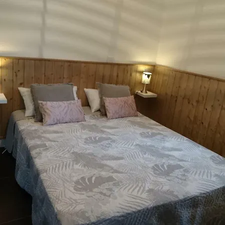 Maison De Vacances Avec Terrasse كاهورْ